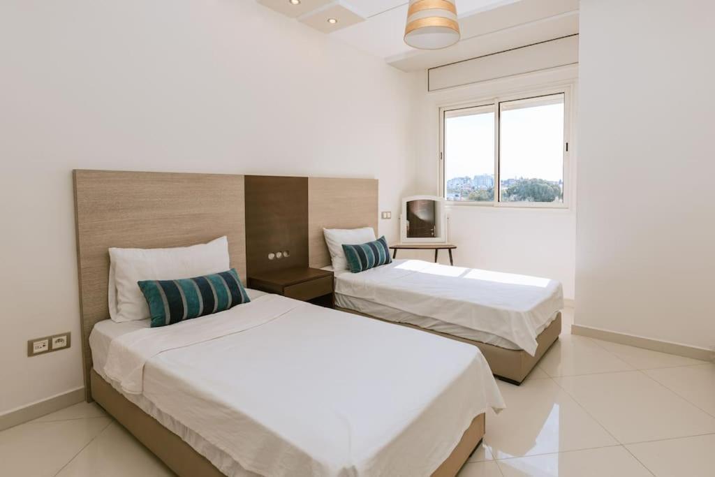 Central 2-Bedrooms Near Beach & Dining Tánger Exterior foto