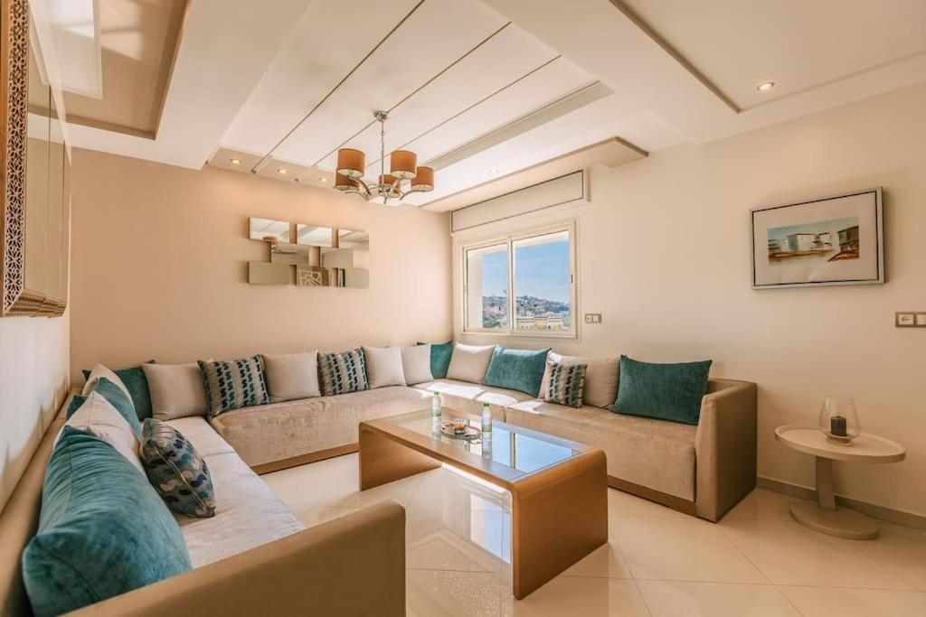 Central 2-Bedrooms Near Beach & Dining Tánger Exterior foto