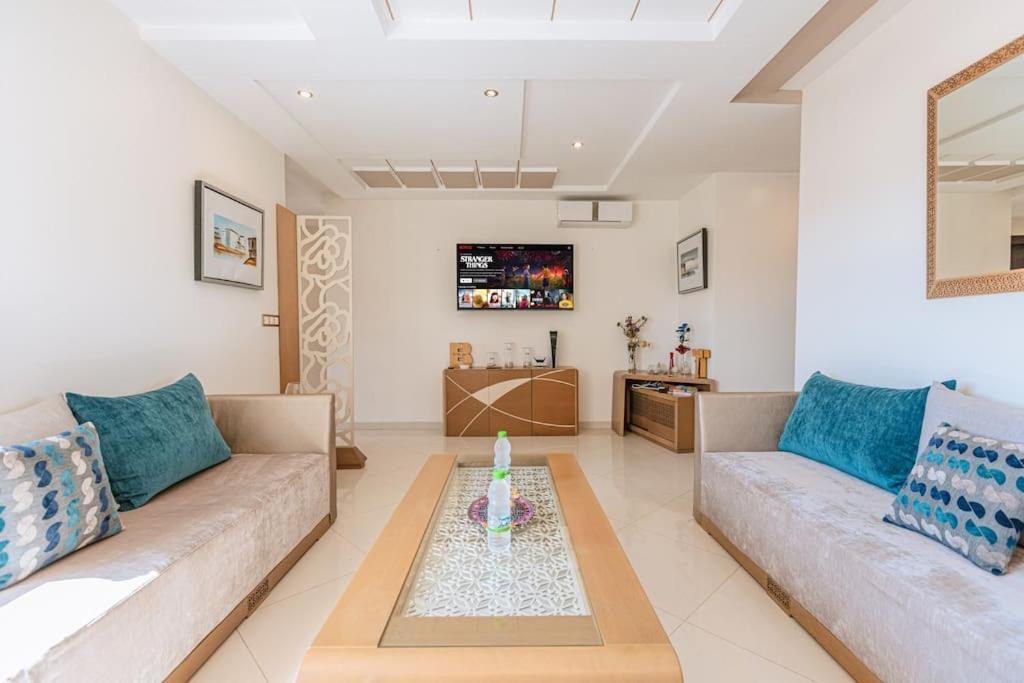 Central 2-Bedrooms Near Beach & Dining Tánger Exterior foto