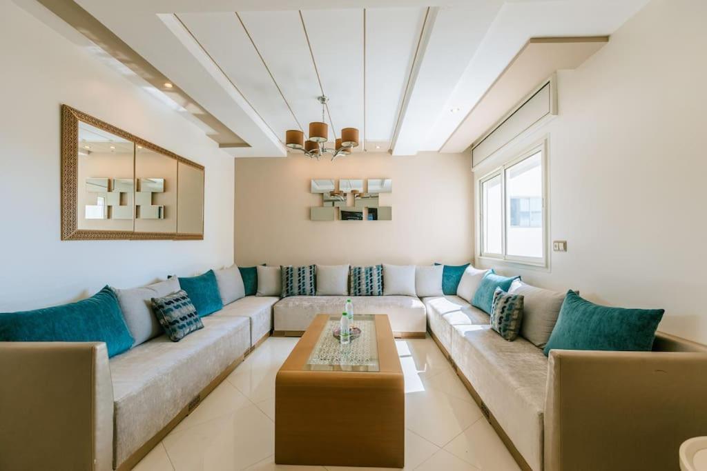 Central 2-Bedrooms Near Beach & Dining Tánger Exterior foto