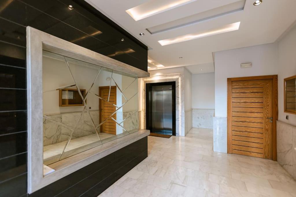 Central 2-Bedrooms Near Beach & Dining Tánger Exterior foto