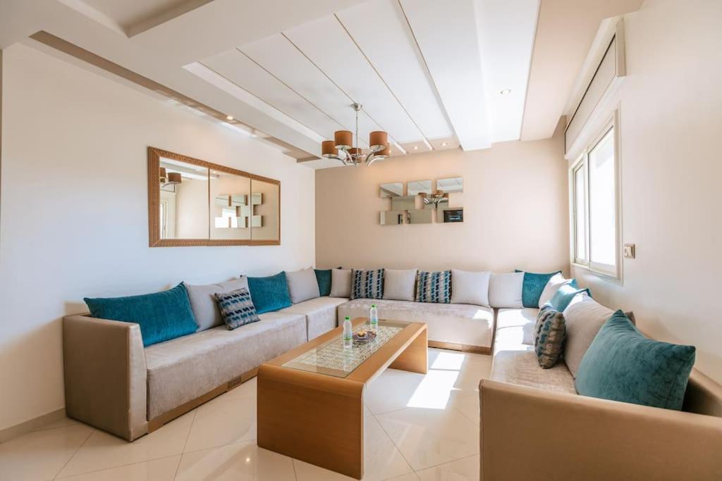 Central 2-Bedrooms Near Beach & Dining Tánger Exterior foto
